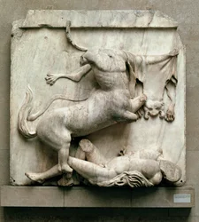 Um centauro triunfando sobre um Lapith, metope XXVIII do lado sul do Partenon, 447-432 aC (mármore)
